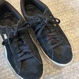Women's black suede pumas